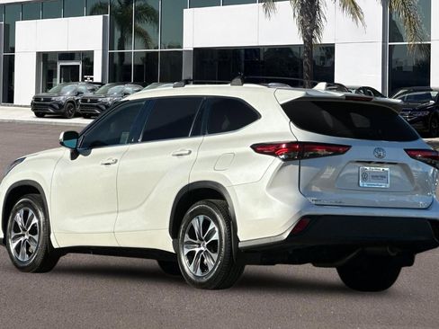 Used 2022 Toyota Highlander XLE FWD image 5