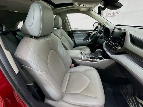 Used 2021 Toyota Highlander Limited image 29