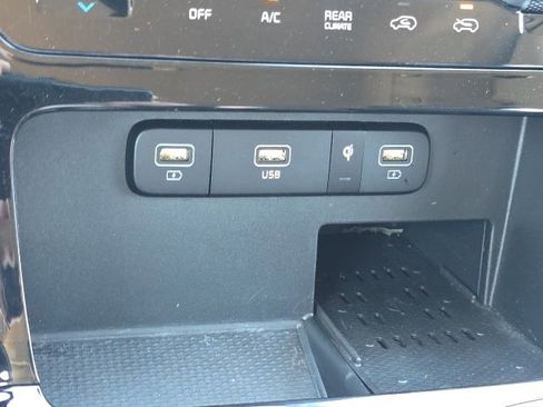 Used 2023 Kia Carnival EX FWD image 18