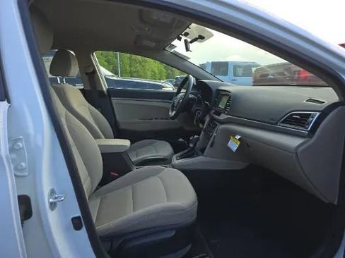 Used 2018 Hyundai Elantra SE FWD image 4