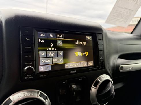 Used 2016 Jeep Wrangler Unlimited Rubicon image 28