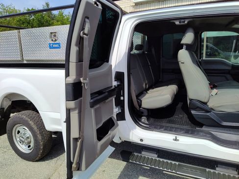 Used 2017 Ford F250 XL w/ Power Equipment Group AWD/4WD image 18