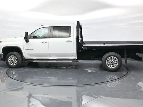 Used 2024 Chevrolet Silverado 2500 LT w/ Convenience Package image 4