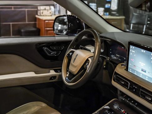 Used 2021 Lincoln Aviator Reserve w/ Elements Package Plus AWD/4WD image 16