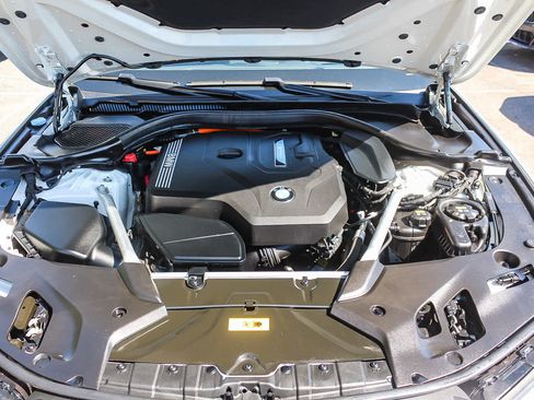 Certified 2023 BMW 530e RWD image 25