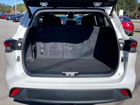 Used 2022 Toyota Highlander LE image 36
