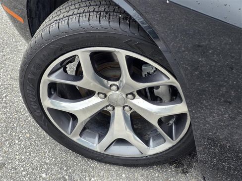 Used 2015 Dodge Challenger SXT Plus image 28