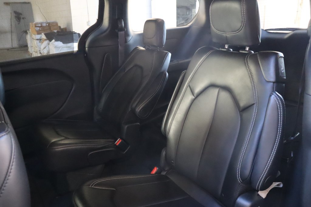 Used 2026 Chrysler Pacifica Select FWD image 37
