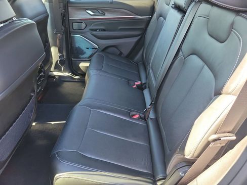 Used 2023 Jeep Grand Cherokee Overland w/ Luxury Tech Group IV image 15