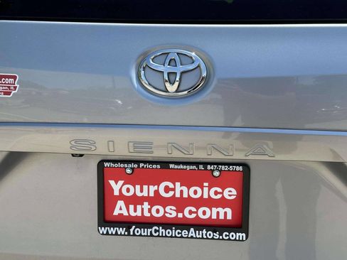 Used 2011 Toyota Sienna LE FWD image 39