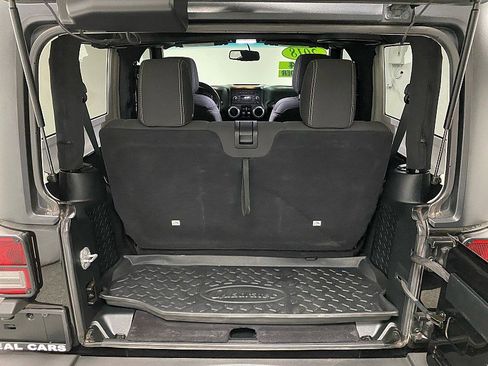 Used 2018 Jeep Wrangler Rubicon w/ Power Convenience Group image 12