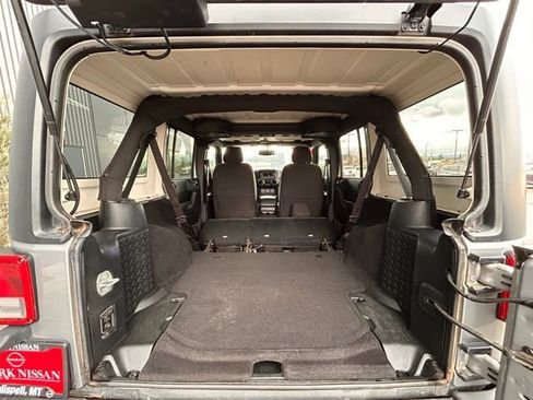 Used 2018 Jeep Wrangler Unlimited Sport S AWD/4WD image 38