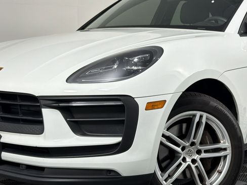 Certified 2023 Porsche Macan AWD/4WD image 6