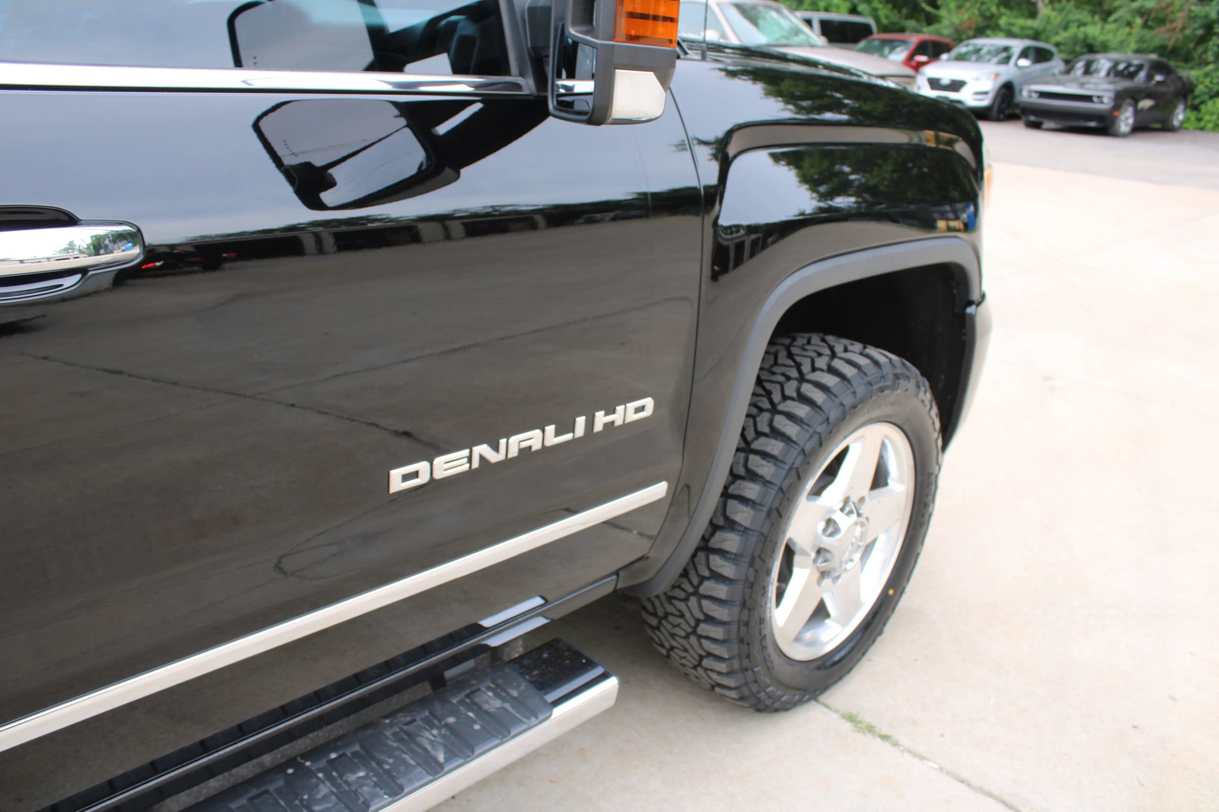 Used 2015 GMC Sierra 2500 Denali w/ Duramax Plus Package AWD/4WD image 11