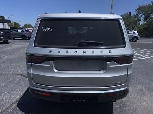 Used 2024 Jeep Wagoneer Series II w/ Flexible Seating Group RWD image 5
