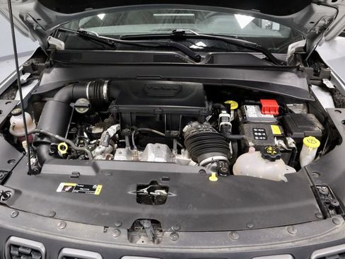 Used 2025 Jeep Compass Trailhawk AWD/4WD image 16