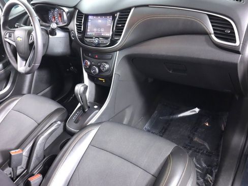 Used 2021 Chevrolet Trax LT w/ LT Convenience Package image 37