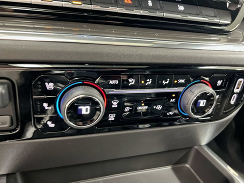 Used 2024 Chevrolet Silverado 1500 High Country w/ High Country Premium Package AWD/4WD image 16