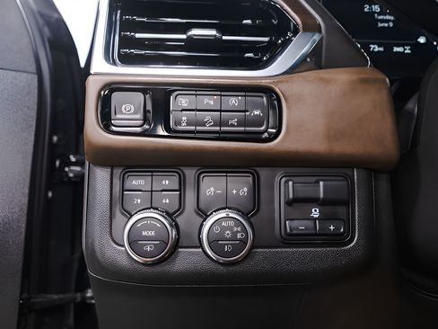 Used 2025 GMC Yukon XL Denali Ultimate AWD/4WD image 19