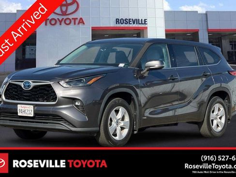 Used 2022 Toyota Highlander LE AWD/4WD image 1