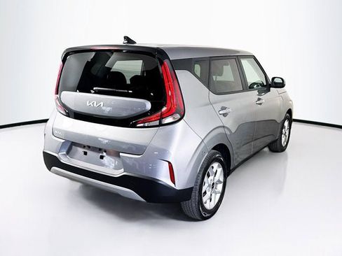 Used 2023 Kia Soul LX w/ LX Technology Package image 4