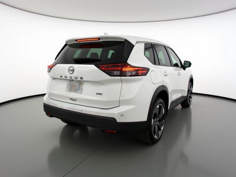 Used 2025 Nissan Rogue SV FWD image 9