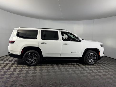Used 2025 Jeep Wagoneer 4WD image 7
