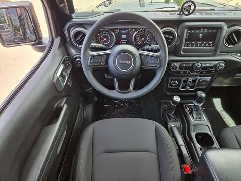 Used 2023 Jeep Wrangler Unlimited Sport AWD/4WD image 4