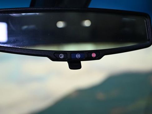 Used 2018 Chevrolet Silverado 1500 LT w/ LT Eassist Package image 40