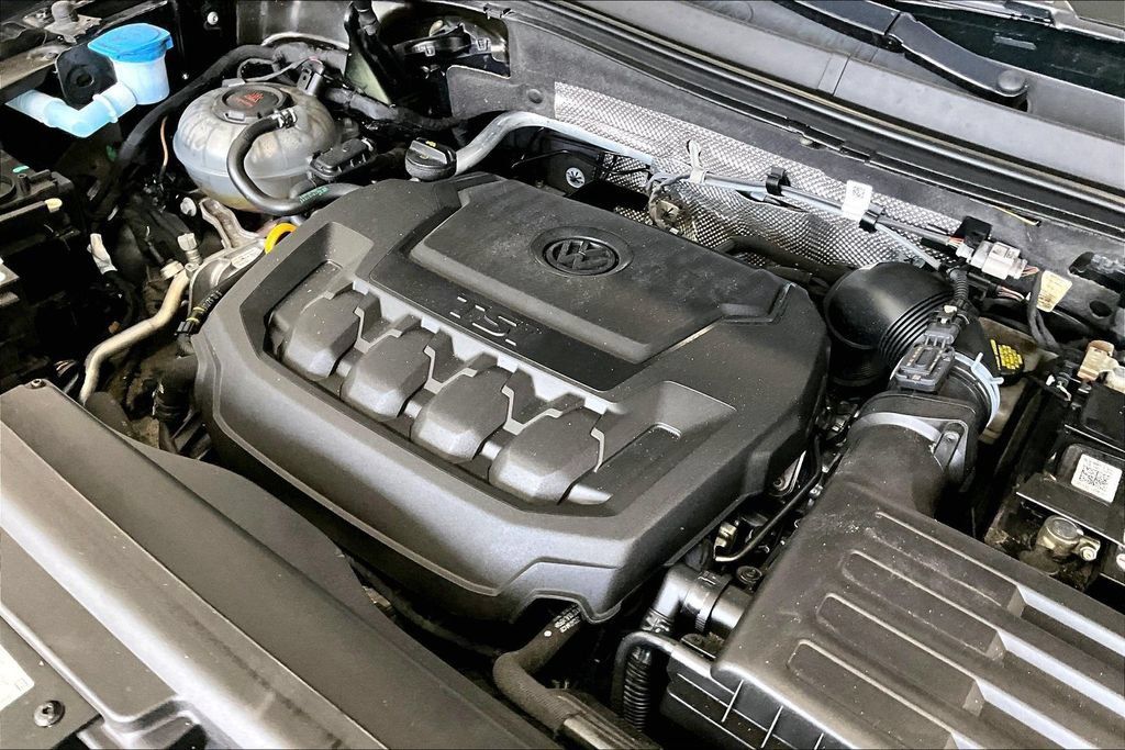 Used 2023 Volkswagen Tiguan SE R-Line FWD image 28
