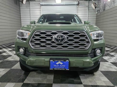 Used 2022 Toyota Tacoma TRD Sport w/ Technology Package image 3