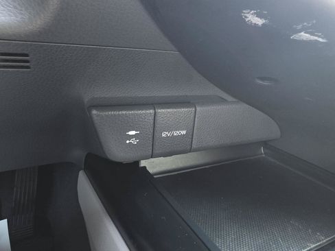 Used 2018 Toyota Camry SE FWD image 18