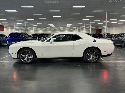 Used 2016 Dodge Challenger SXT Plus image 4