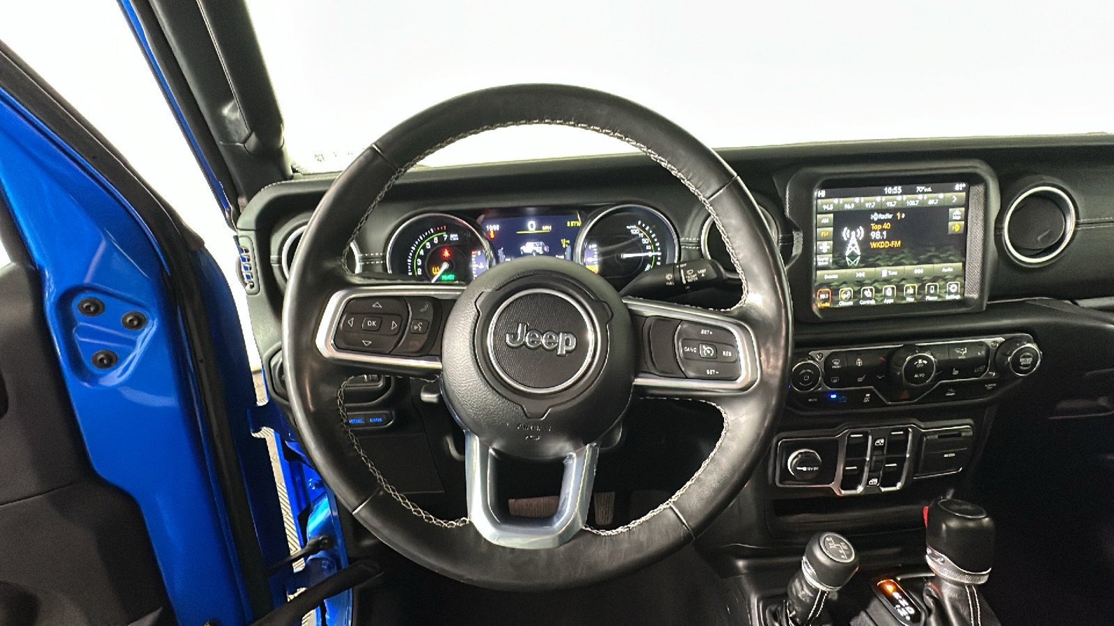 Used 2023 Jeep Wrangler Unlimited Sahara w/ Cold Weather Group AWD/4WD image 17
