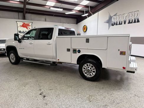 Used 2024 Chevrolet Silverado 2500 LT w/ Convenience Package AWD/4WD image 4