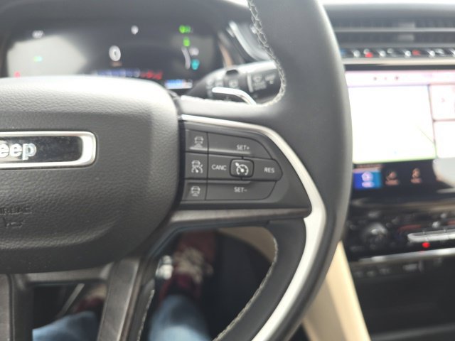 Used 2023 Jeep Grand Cherokee 4WD 4xe image 15