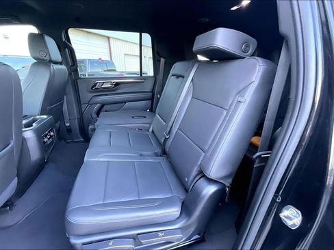 Used 2025 Chevrolet Suburban Z71 AWD/4WD image 25