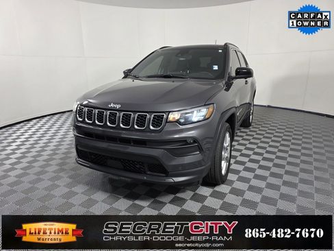 Used 2024 Jeep Compass Latitude w/ Sun and Sound Group image 3