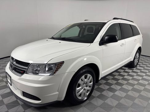 Used 2020 Dodge Journey SE w/ SE Popular Equipment Group image 9