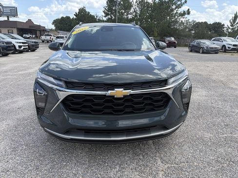 Used 2025 Chevrolet Trax LT w/ Driver Confidence Package FWD image 9