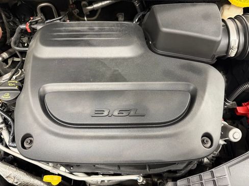 Used 2020 Chrysler Pacifica Touring-L Plus w/ Tire & Wheel Group image 9