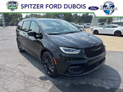 Used 2025 Chrysler Pacifica Limited
