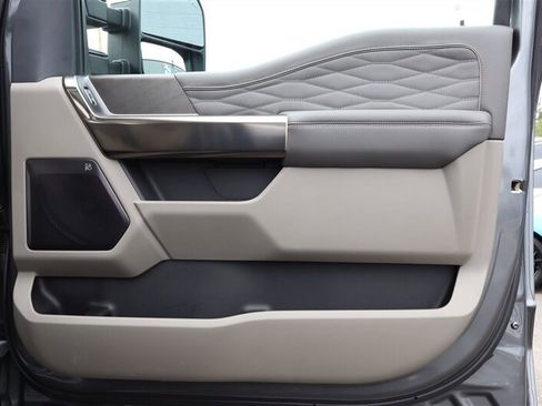 Used 2025 Ford F250 Platinum w/ Platinum Plus Package image 31