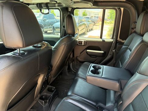 Used 2023 Jeep Gladiator Mojave AWD/4WD image 36
