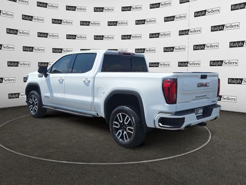 Used 2024 GMC Sierra 1500 AT4 w/ AT4 Preferred Package AWD/4WD image 4