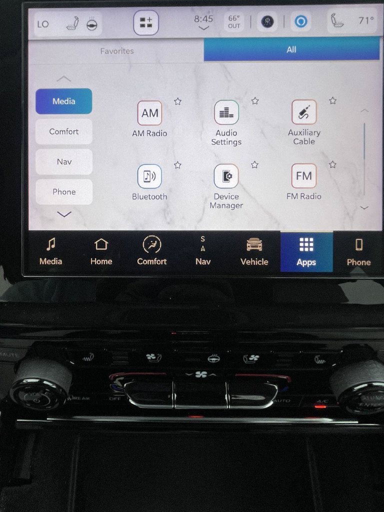 Used 2022 Jeep Grand Cherokee Overland w/ Luxury Tech Group IV AWD/4WD image 11