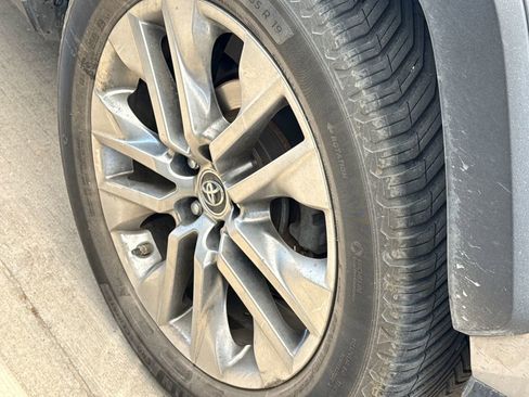 Used 2019 Toyota RAV4 XLE Premium image 7