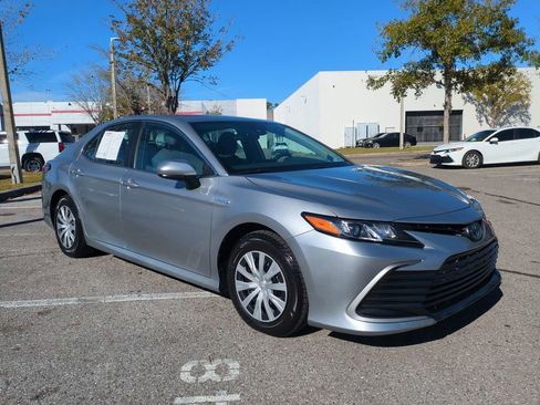 Certified 2021 Toyota Camry LE image 3