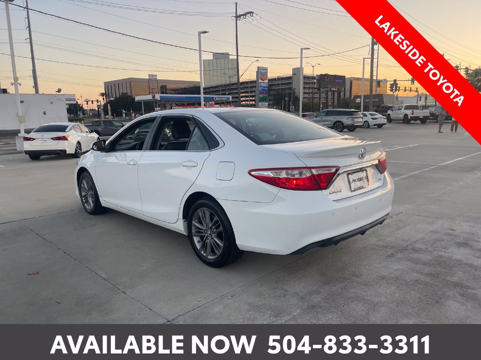 Used 2017 Toyota Camry SE FWD image 3