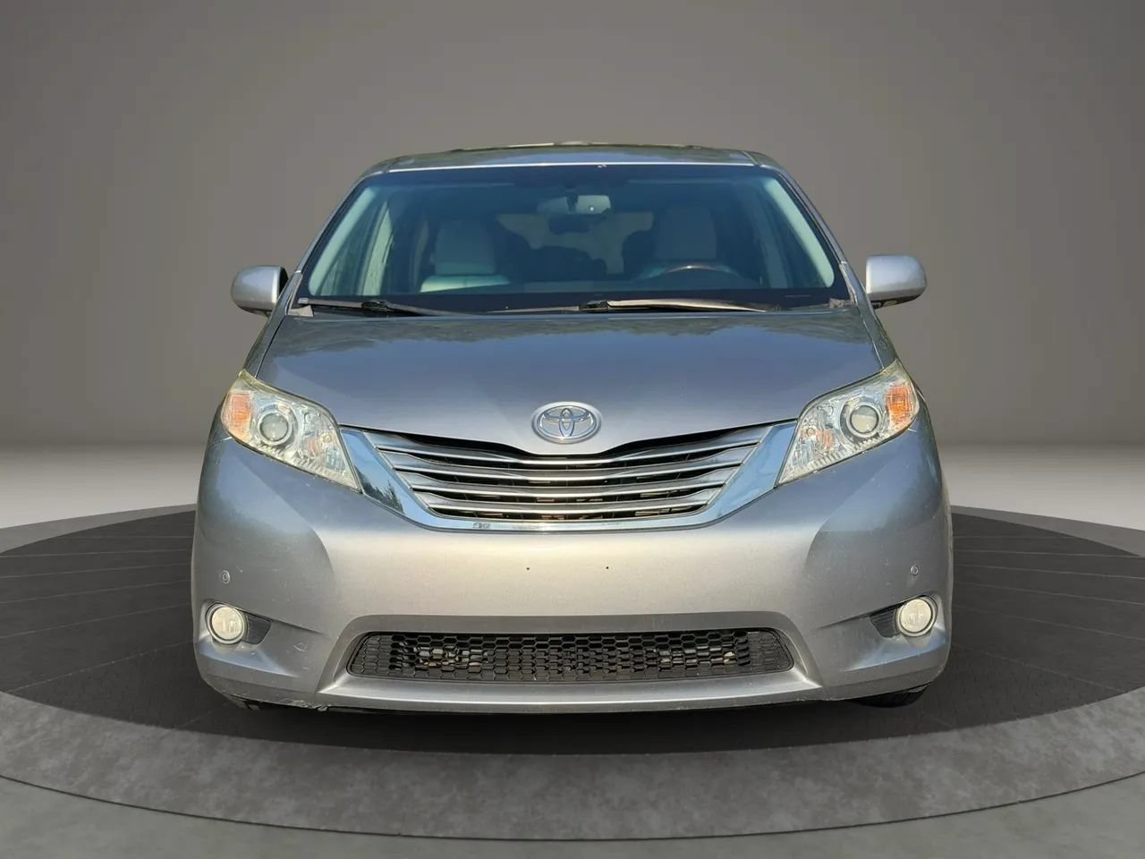 Used 2011 Toyota Sienna Limited w/ Premium Pkg FWD image 2